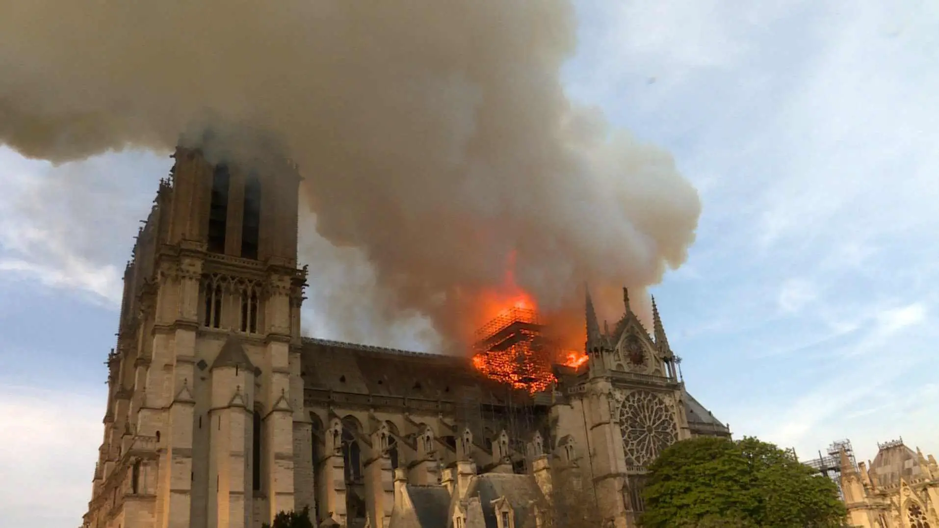 Ein Brand, der die Welt bewegte: National Geographic präsentiert "Notre-Dame: Kampf gegen die Flammen" am 21. September / "Notre-Dame: Kampf gegen die Flammen"