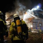 Dachstuhlbrand: Hoher Schaden bei Brand von Feuerwehrhaus