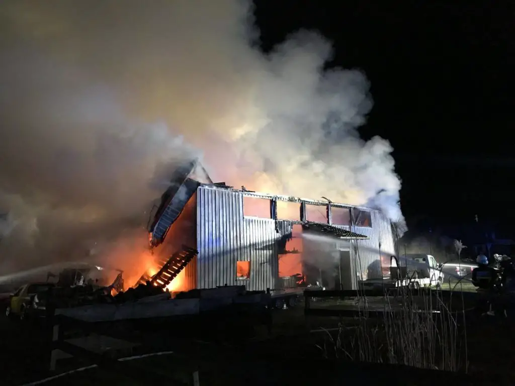 Großbrand in Lagerhalle verursacht Millionenschaden