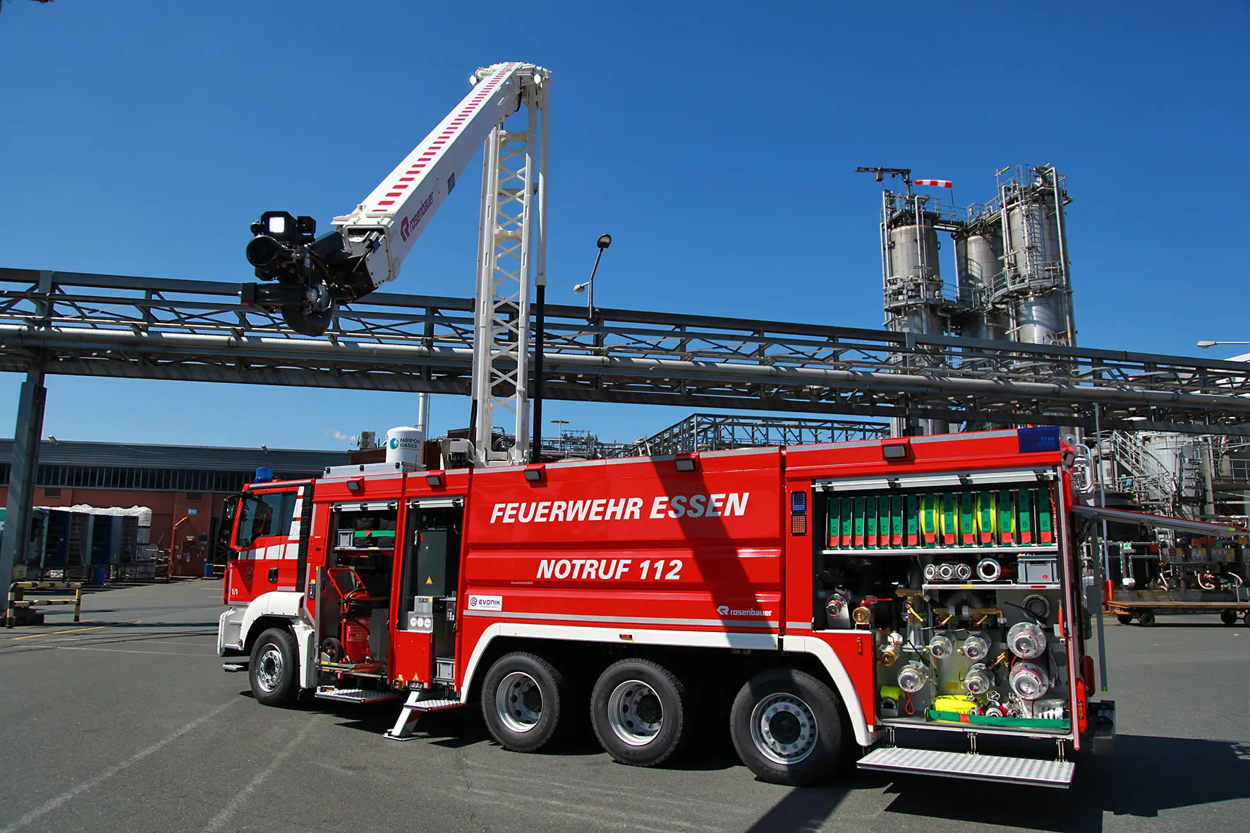 Maßgeschneidertes Großtanklöschfahrzeug für die Essener Feuerwehr