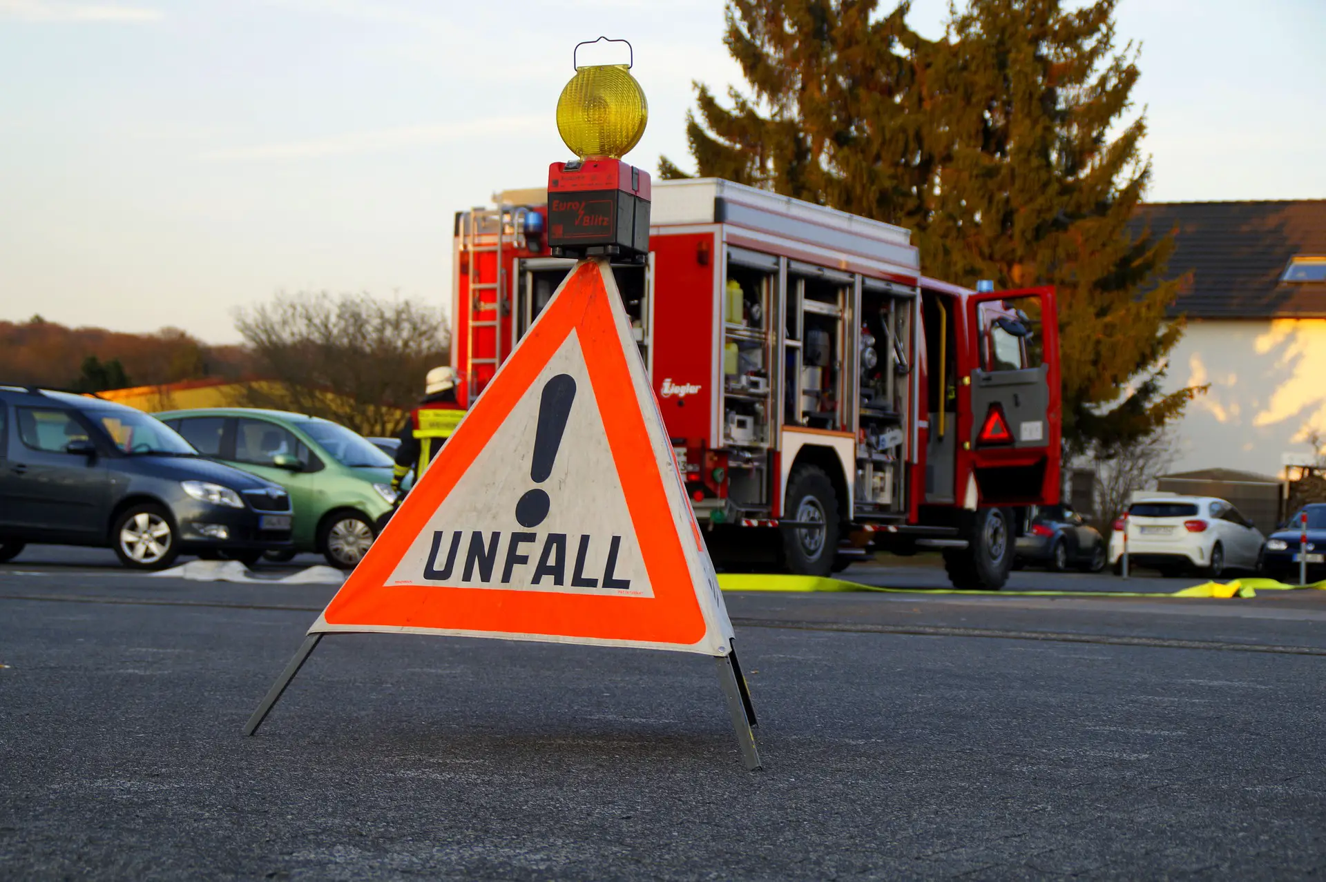 Einsatz der Feuerwehr bei einem Verkehrsunfall