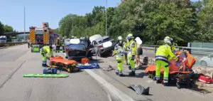 FW-BN: Schwerer Verkehrsunfall zwischen 3 PKW – 4 verletzte Personen