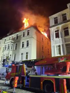 FW Bremerhaven: Mann stirbt bei einem Wohnungsbrand in der Jacobistraße