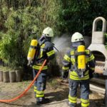 FW-KLE: Feuer durch Flämmarbeiten: Frau wird verletzt