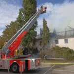 FW-BN: Immer wieder Mittwochs! Wieder musste die Feuerwehr Bonn zur Immenburgstraße ausrücken, es brannte ein Dachstuhl.