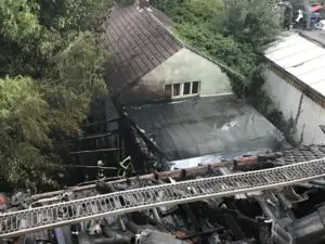 FW-BO: Brand eines Mehrfamilienhauses in Bochum-Querenburg