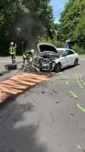 FW Königswinter: Verkehrsunfall auf Heisterbacher Straße fordert drei Verletzte