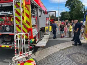 FW Ratingen: Landesweite Kontrolle des Reiseverkehrs – Feuerwehr Ratingen unterstützt Informationsveranstaltung der Polizei
