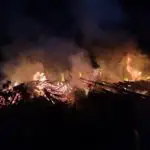 FW-KLE: Flächenbrand / Feuerwehrmann wird bei Löscharbeiten verletzt