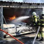 FW-SE: Feuer in Garage zerstört drei Autos