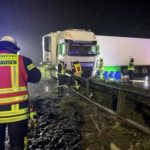 FF Bad Salzuflen: Korrektur: LKW bleibt nach schwerem Unfall auf Leitplanke stehen / Unfallstelle lag unweit des Parkplatzes Herford