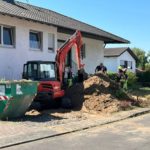 FW Sankt Augustin: Gasleitung bei Baggerarbeiten beschädigt - Gas tritt aus