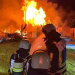 FW-BO: Brand einer Gartenlaube in Bochum Hamme