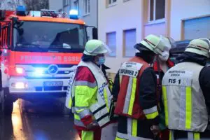 FW-E: Frontalunfall in Essen fordert fünf Verletzte