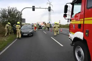 FW Pulheim: Verkehrsunfall mit drei Verletzten auf der B59 bei Pulheim-Stommeln