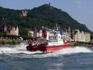 FW-BN: In Not geratener Schwimmer aus dem Rhein gerettet