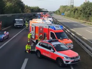 FW-BOT: Verkehrsunfall mit 11 Verletzten auf der A31 – Rettungshubschrauber im Einsatz