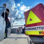 FW-NE: Person auf Luftmatratze löst größeren Einsatz aus | Schwimmen im Rhein ist lebensgefährlich!