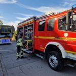 FW Bocholt: Der Löschzug der Feuerwehr Bocholt rückte um 11.26 Uhr zur Hochfeldstraße aus. Anwohner hatten eine Rauchentwicklung im 1. Obergeschoß bemerkt und die Feuerwehr über den Notruf alarmiert.