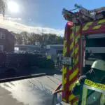 FF Bad Salzuflen: Feuerwehr rettet zwei Kaninchen nach Kellerbrand / 50 Kräfte sind im Holzhauser Industriegebiet im Einsatz
