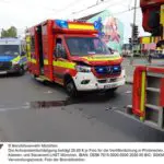 FW-M: Rettungswagen trifft auf Drehleiter (Neuhausen)