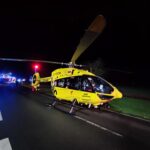 FW-KLE: Kleinwagen prallt gegen Baum/ Rettungshubschrauber im Einsatz