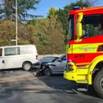 FW Ratingen: Verkehrsunfall im Kreuzungsbereich – Zwei Verletzte