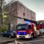 FF Goch: Kellerbrand in leerstehendem Wohnblock - 3köpfige Familie aus Gebäude gerettet