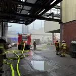 FW-GL: Feuer auf ehemaligem Zanders-Gelände sorgt für Großeinsatz der Feuerwehr Bergisch Gladbach