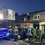 FW Moers: Verletzte und 2 tote Katzen bei Wohnhausbrand in Moers-Scherpenberg