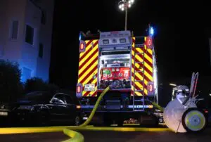 FW-BN: Feuer mit Menschenrettung in der Nacht