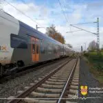 FW Kamen: Schwerer Verkehrsunfall mit Todesfolge - PKW von Zug erfasst