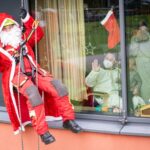 FW-F: Höhenretter der Feuerwehr beglücken kleine Patienten zu Nikolaus