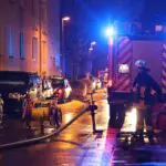 FW-E: Adventskranz geht in Flammen auf – drei Kinder und zwei Erwachsene leichtverletzt