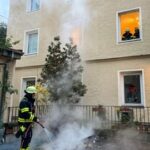 FW-M: Vergessene Kerzen führen zu Feuerwehreinsatz (Maxvorstadt)
