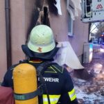 FW-M: Mülltonenbrand greift auf Hausfassade über (Feldmoching-Hasenbergl)