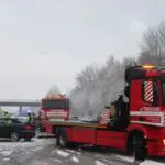 FW Bremerhaven: Verkehrsunfall mit drei Fahrzeugen – fünf verletzte Personen auf der Autobahn 27
