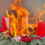 FW-E: Adventskranz brennt in Senioren-Wohngemeinschaft – Rauchmelder warnt Bewohner und Pflegekräfte, keine Verletzten