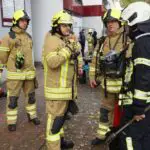 FW Ratingen: Rauch dringt aus Wohnung - Brand in Ratinger Hochhaus
