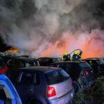 FW-ROW: Feuer bei Autoverwerter