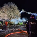 FW-SE: Carportbrand greift auf Wohngebäude über