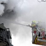 FW-Heiligenhaus: Wohnungsbrand fordert Feuerwehr für mehrere Stunden