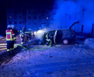 FW-PL: Mehrere Fahrzeugbrände im Ortsteil Ohle.
