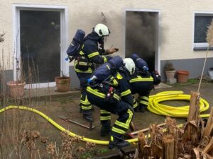 FW-MK: Kellerbrand in Hennen