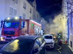 FW-MK: Wohnungsbrand – 8 Personen gerettet