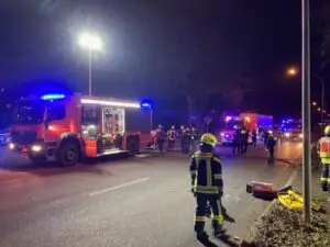 FW-OB: Schwerer Verkehrsunfall auf der Ruhrorter Str.