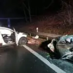 FW Horn-Bad Meinberg: Schwerer Verkehrsunfall mit 3 teils schwerst verletzten Personen - Frau wird in PKW eingeklemmt - Kleinkind ebenfalls schwer verletzt