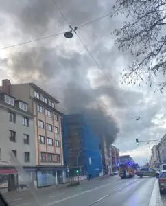 FW Bremerhaven: Feuer in der Georgstraße konnte am Sonntag Vormittag schnell unter Kontrolle gebracht werden
