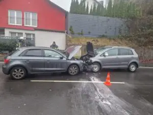 FW-EN: Wetter – Verkehrsunfall auf der Hagener Straße