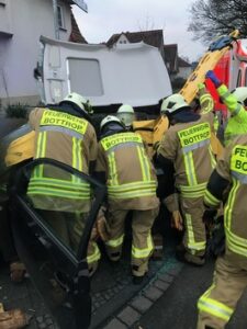 FW-BOT: Verkehrsunfall mit zwei Verletzten in Bottrop-Welheim